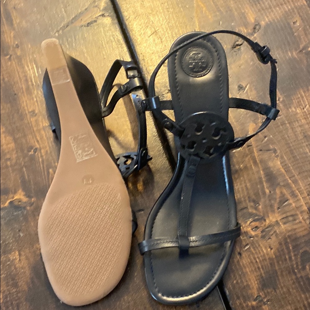 Tory Burch Black Sandals with Thin Straps and Buckle
